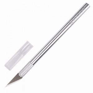 Нож-скальпель канцелярский 8мм Brauberg (металлический корпус, 5 лезвий в комплекте) серебристый (235405)