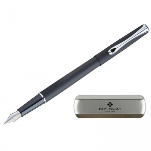 Ручка перьевая Diplomat Traveller lapis black F, синяя, корпус черный (D20000816)