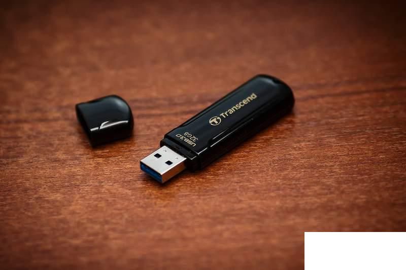 Флэш-диск USB 32Gb Transcend Jetflash 700, черный (TS32GJF700)