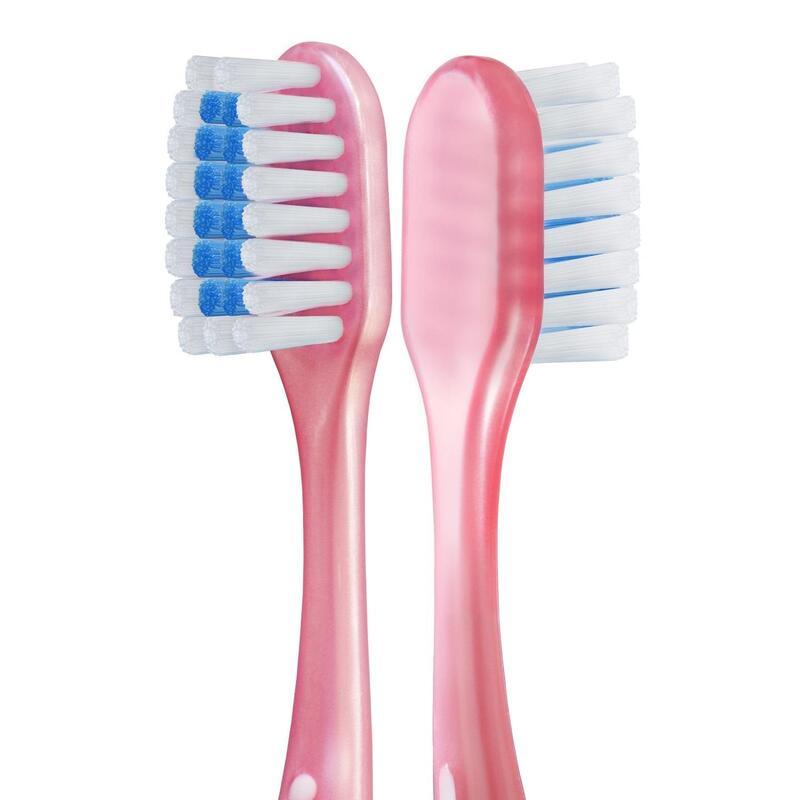 Зубная щетка Colgate Extra Density для эффективного очищения жесткая (цвет в ассортименте)
